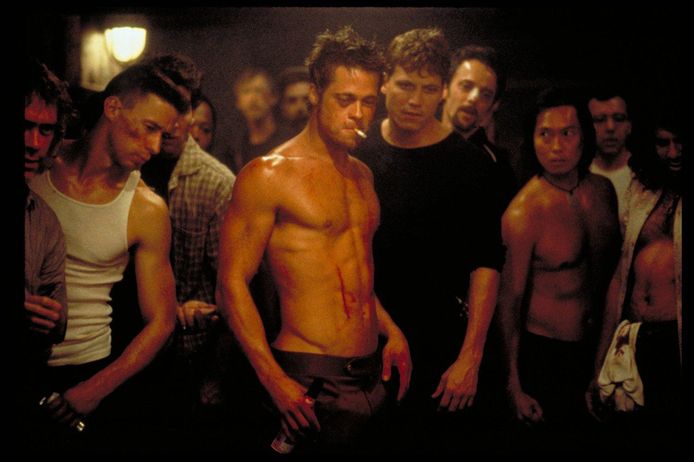 Brad Pitt (midden) in ‘Fight Club’