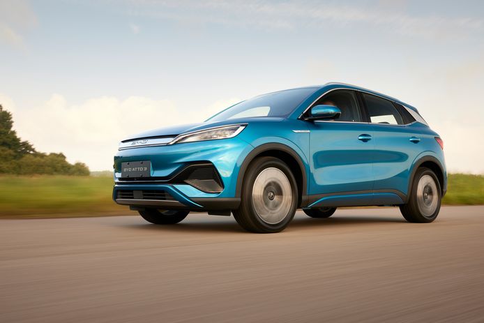 De BYD Atto 3 van de Chinese fabrikant Build Your Dreams is een directe concurrent voor auto's uit de stallen van Stellantis