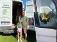 Pieter Eeckhout en dochter Julie troffen dinsdag een lege bestelwagen aan in hun tuin achter Dries in Bambrugge.
