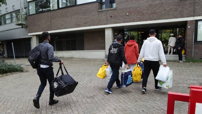 Een heel leven in een boodschappentas: de eerste vluchtelingen arriveren in Gorinchem