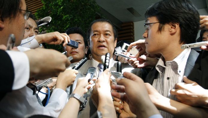 "La décision du Premier ministre cette fois n'est pas la bonne, mais j'espère qu'à l'avenir, il prendra les bonnes décisions", a estimé M. Hatoyama devant la presse.