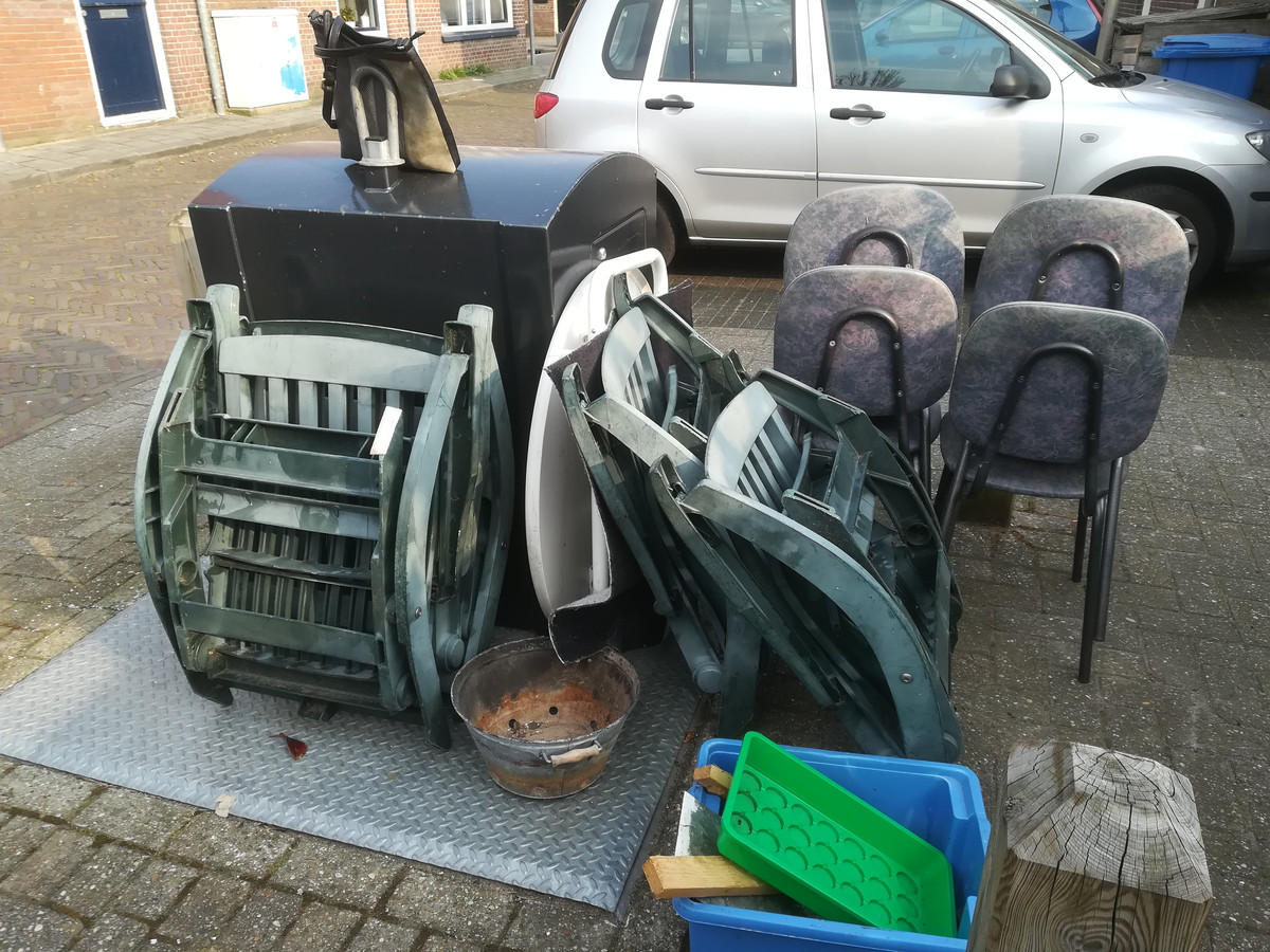Geen restafval, maar wel geplaatst bij een ondergrondse container in Zwolle.