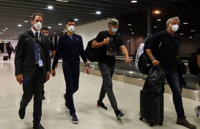 LIVE. Djokovic heeft Australië verlaten en is op weg naar Dubai: “Extreem teleurgesteld, maar respecteer de beslissing”