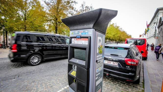 Werk- en cursistentarief voor parkeren in Brugge kan nu ook via sms’je