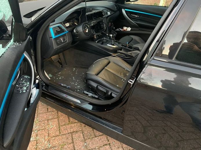 Op De Stoelen Na Werd Alles Uit De Auto Van Rony Gestolen Hij Is Niet Het Enige Slachtoffer Oosterhout Bndestem Nl