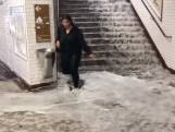 Metrostations in Parijs loopt onder water na stortbuien