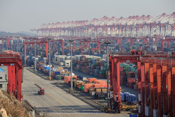 Containers in de Yangshan Deep Water Port, die deel uitmaakt van de vrijehandelszone van Shanghai.