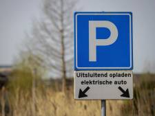 'Laadpaalklevers bekeuren heeft geen zin: doe als Tesla!'