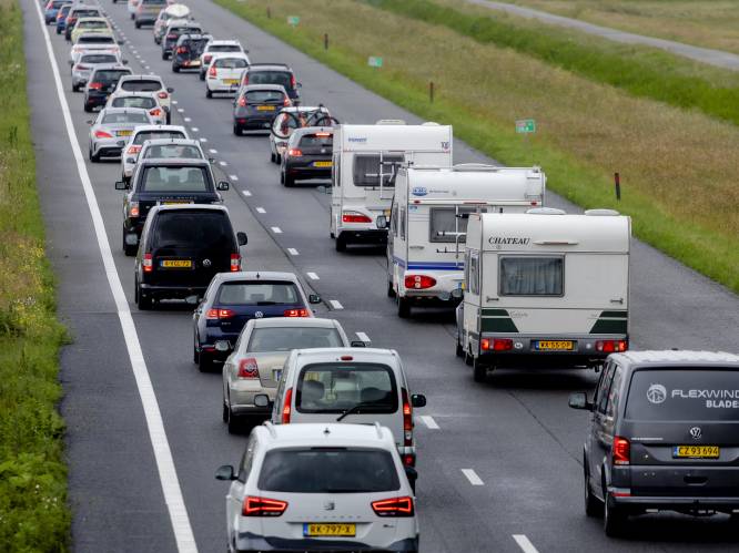 Lange files op Nederlandse wegen door pinksterweekend, ‘extreem druk in zuiden’