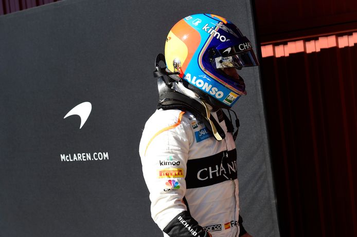 Fernando Alonso druipt af.