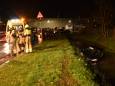 Auto mist bocht en rijdt in sloot bij Zaltbommel, automobiliste niet gewond