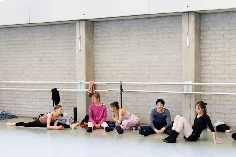 Oekraïense balletdansers in het gebouw van het voormalig Conservatorium van Den Haag. Beeld Renate Beense