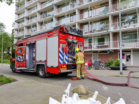 Flatgebouw in Rotterdam-Ommoord ontruimd na keukenbrand