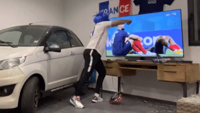 Fransman trapt tv stuk wanneer Mbappé mist