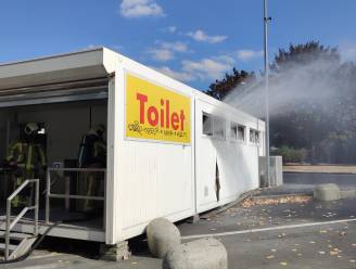 Vuilnisbak vat vuur in toiletten aan tankstation Shell op E17