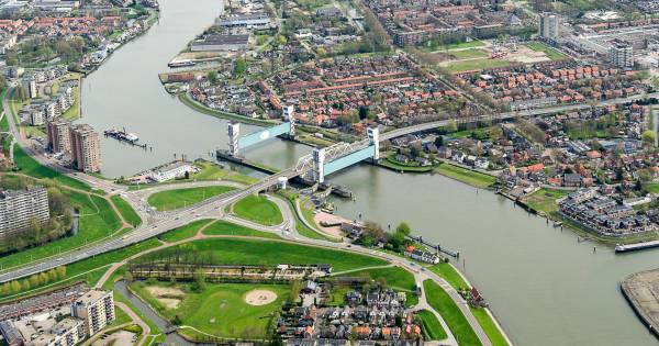 File door storing wisselstrook Algerabrug | Rotterdam - AD.nl