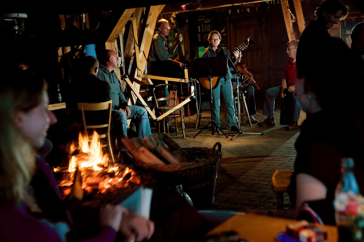 Anine & Harm-Wulf Sluyterman. Vammen Camping ved Tjele langsÃ¸.
Foto: Lars Horn / Baghuset
Dato: 23.05.09 Beeld 