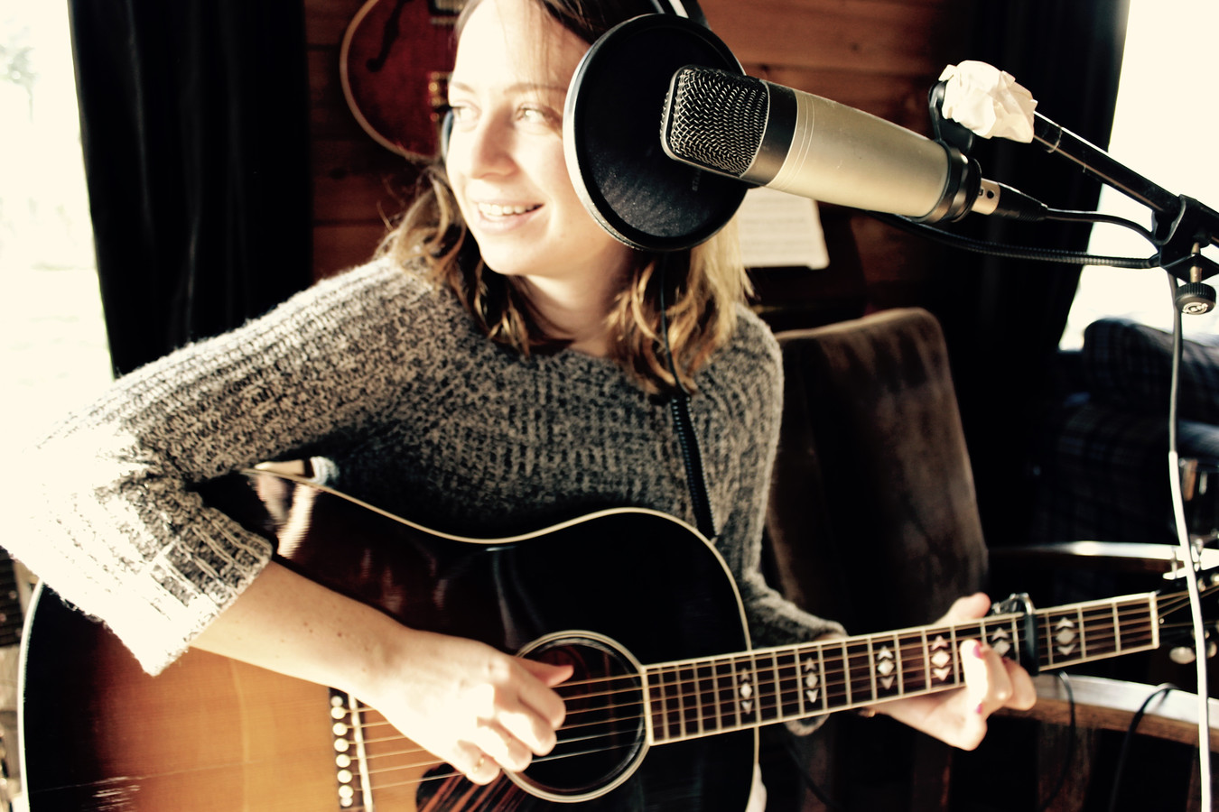 Singer-songwriter Stefanie Struijk opent zaterdagavond het nieuwe seizoen in De Smidse in Nijverdal.
