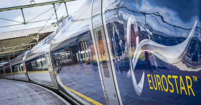 De Eurostar - die 320 kilometer per uur kan, maar niet harder mag dan 300 - vertrekt zo voor het eerst in een rechtstreekse rit van Londen naar Rotterdam.