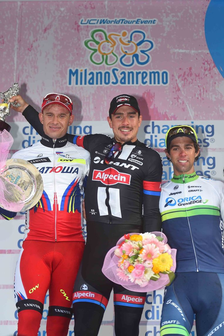 Mooi podiumbeeld van deze drie kanjers: Kristoff (l), Degenkolb (m) en Matthews (r) Beeld Tim De Waele