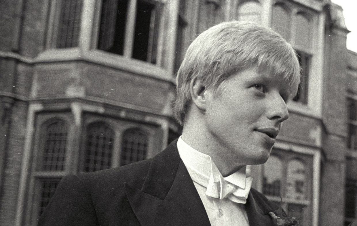 Student Boris Johnson was voorzitter van de Oxford Union en zou later zeggen: ‘We waren een opdringerig, aanmatigend en alles welbeschouwd weerzinwekkend zootje.’  Beeld REUTERS