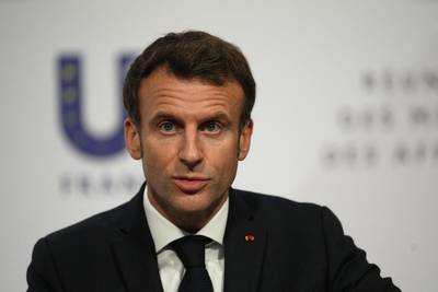Macron haalt als eerste 500 handtekeningen van verkozenen binnen voor presidentsverkiezing