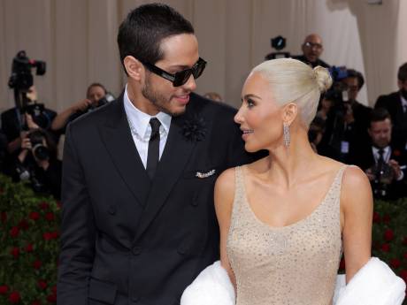 Pete Davidson verwijdert alle tatoeages van ex Kim Kardashian