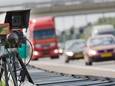 Mobiele snelheidscontrole op de snelweg.