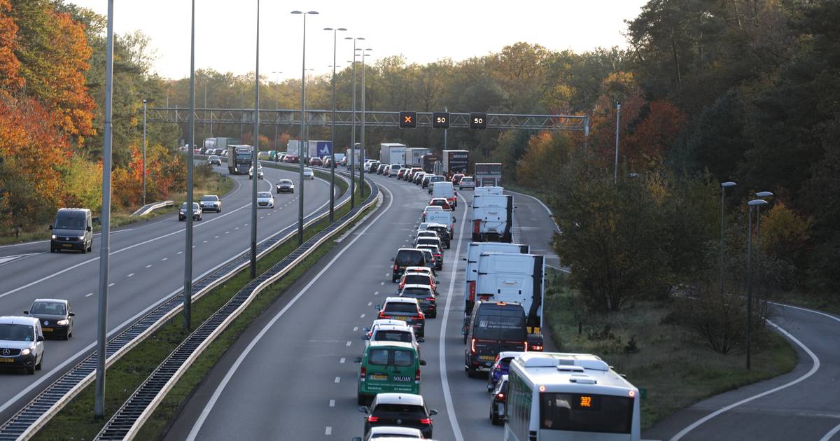 Flinke file op A50 na kettingbotsing met vier voertuigen bij Terlet.