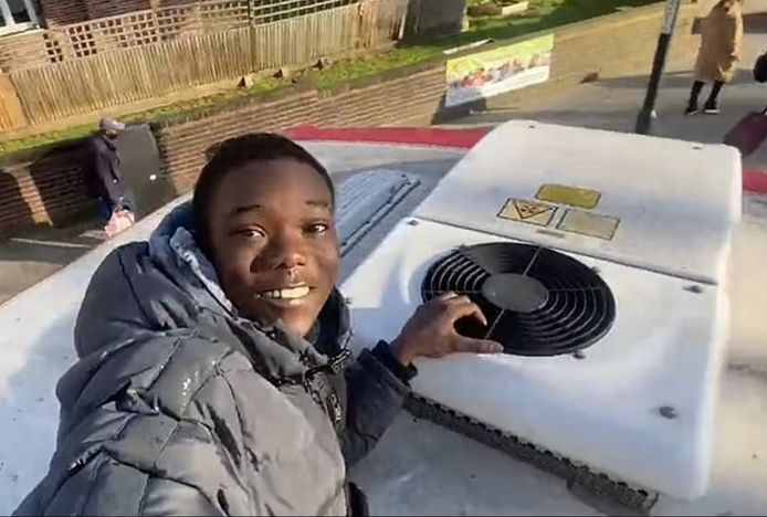 Mizzy is on the roof of a moving bus.