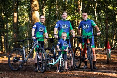 Nooit reed opa Jos (76) op de mountainbike, nu fietst hij voor kleinzoon Jasper mee met Duchenne Heroes