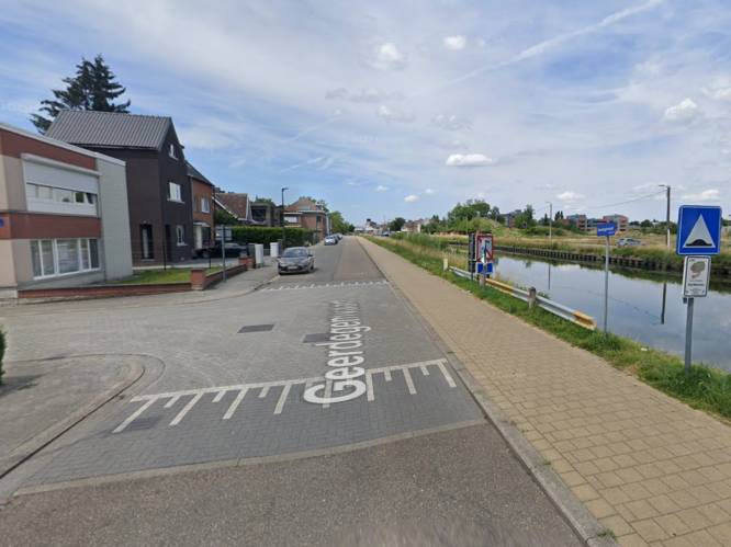Chauffeur (19) komt er met de schrik vanaf nadat hij in Leuvense Vaart rijdt 