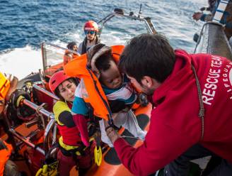 Meer dan 300 migranten gered op Middellandse Zee, ook baby van amper enkele dagen oud