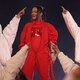 Zwangere Rihanna rijgt hits aan elkaar tijdens Super Bowl