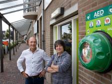 Henny en Anja willen met 'n kringloopwinkel geld ophalen voor meer AED's maar ze mogen niet; ‘Een enorme domper’