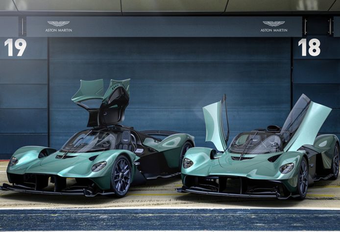 De Aston Martin Valkyrie coupé en Valkyrie Spider.