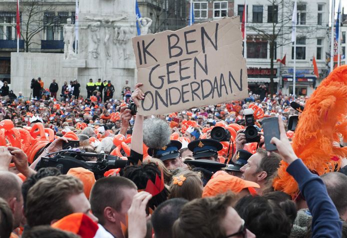 Actievoerders tegen de monarchie werden bij de troonswisseling in 2013 aangehouden door de politie.