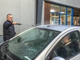 Geliefde Orhan stopt na 40 jaar met auto's wassen in Zwolle