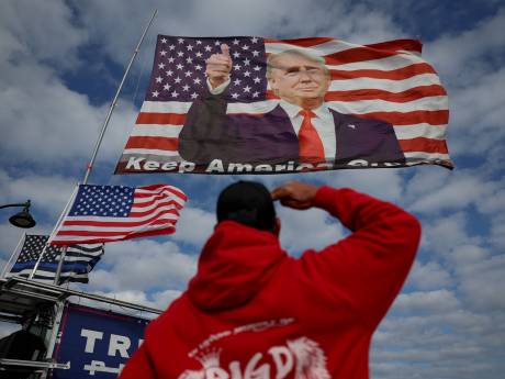 Des partisans de Trump se mobilisent avant son éventuelle arrestation, la police américaine sur le qui-vive