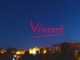Drones vormen handtekening van Van Gogh boven Museumplein