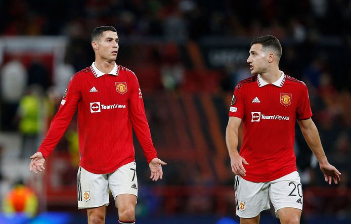 Cristiano Ronaldo en Diogo Dalot (r).