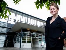 Man duwt 78-jarige vrouw met rollator de lift uit, rechter is driftig: ‘Hier heb ik écht geen woorden voor’