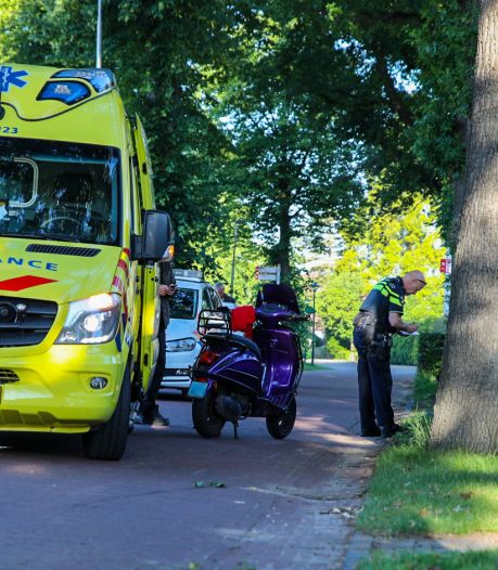 Slippende scooter verwondt fietser in Teuge