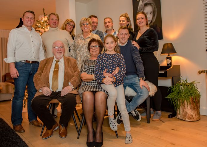 François (71) en Marie Jeanne vierden hun 50-jarig jubileum samen met hun familie en burgemeester Hans Knop.