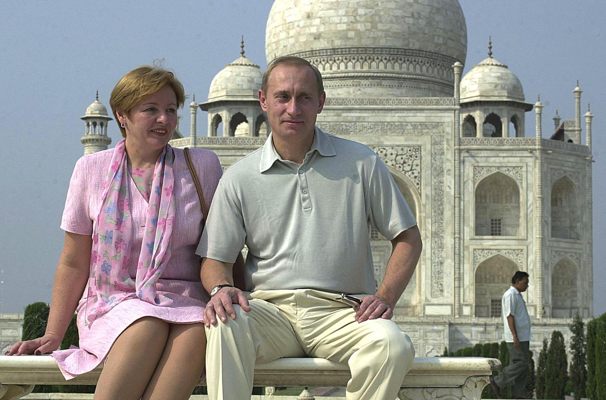 Ljoedmila Poetina scheidde na bijna dertig jaar van Poetin. ‘Ze zei: ‘Ik voelde me een nul. Hij verpletterde me.’’ Beeld AFP