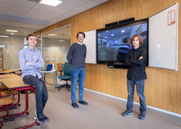 Scholieren Olivier Meijer, Marijn ten Thije en Wietse Heerink van het Varendonck College hebben een virtualrealityfilm gemaakt over sociale angststoornis bij jongeren.