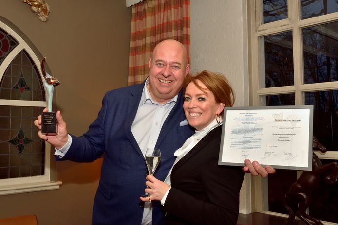 Raymond Strikker wint de Paul Fagel Gastvrijheidsprijs.