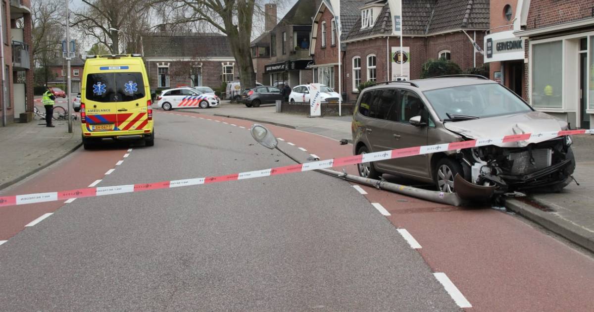 Fietssters gewond bij aanrijding met auto in Holten.