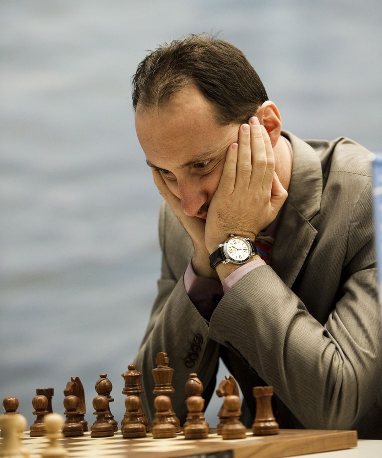 Veselin Topalov uit Bulgarije kleedt zich altijd al voortreffelijk. Beeld anp
