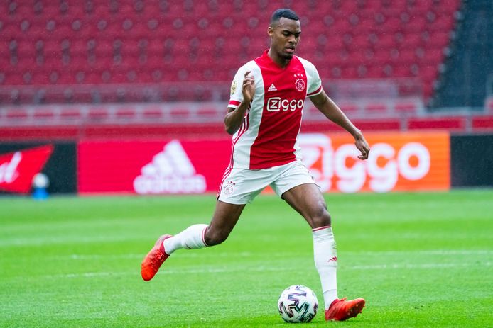 Ryan Gravenberch heeft zijn onderscheidingen te danken aan een uitstekend seizoen bij Ajax.